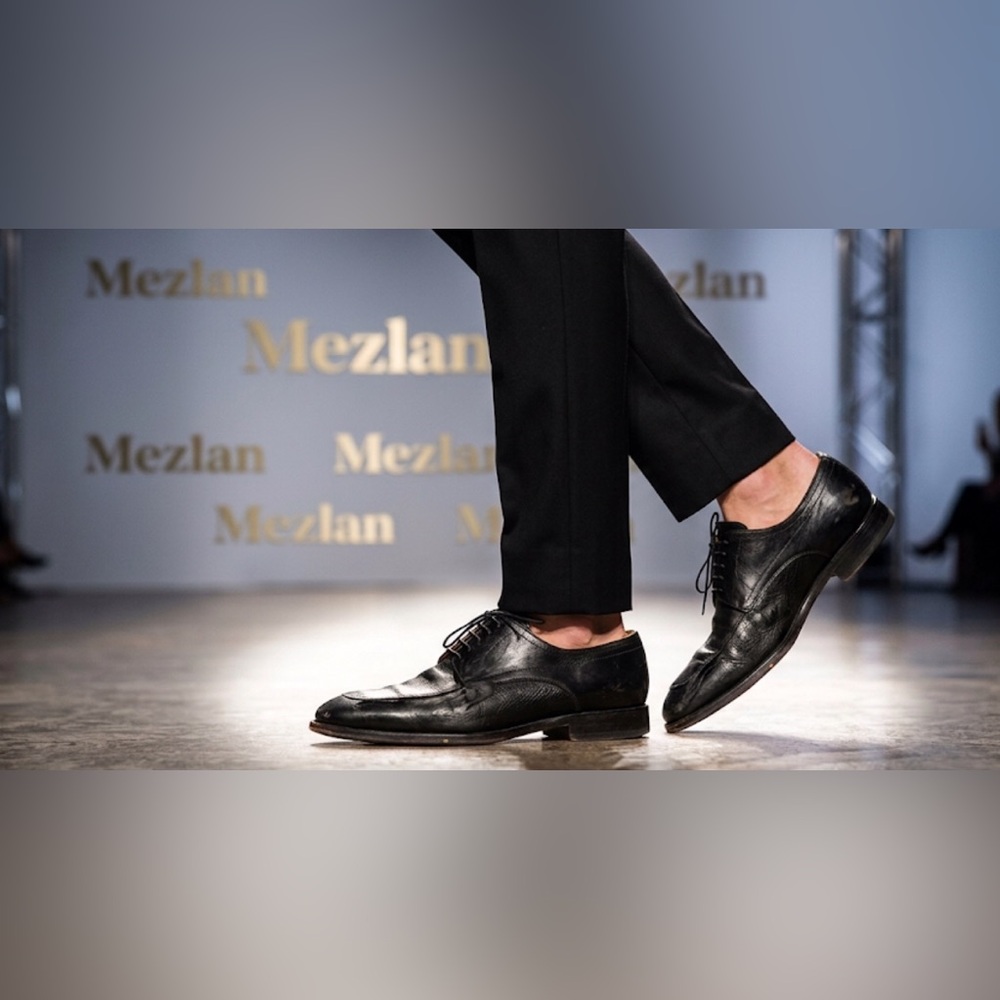 Authentic Mezlan men's designer black leather lace up designer Oxford shoes 8.5